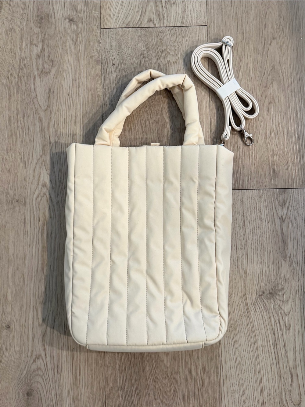 NWOT BT21 Rj Active Quilt Cream Tote Bag / Crossbody - Picture 5 of 6